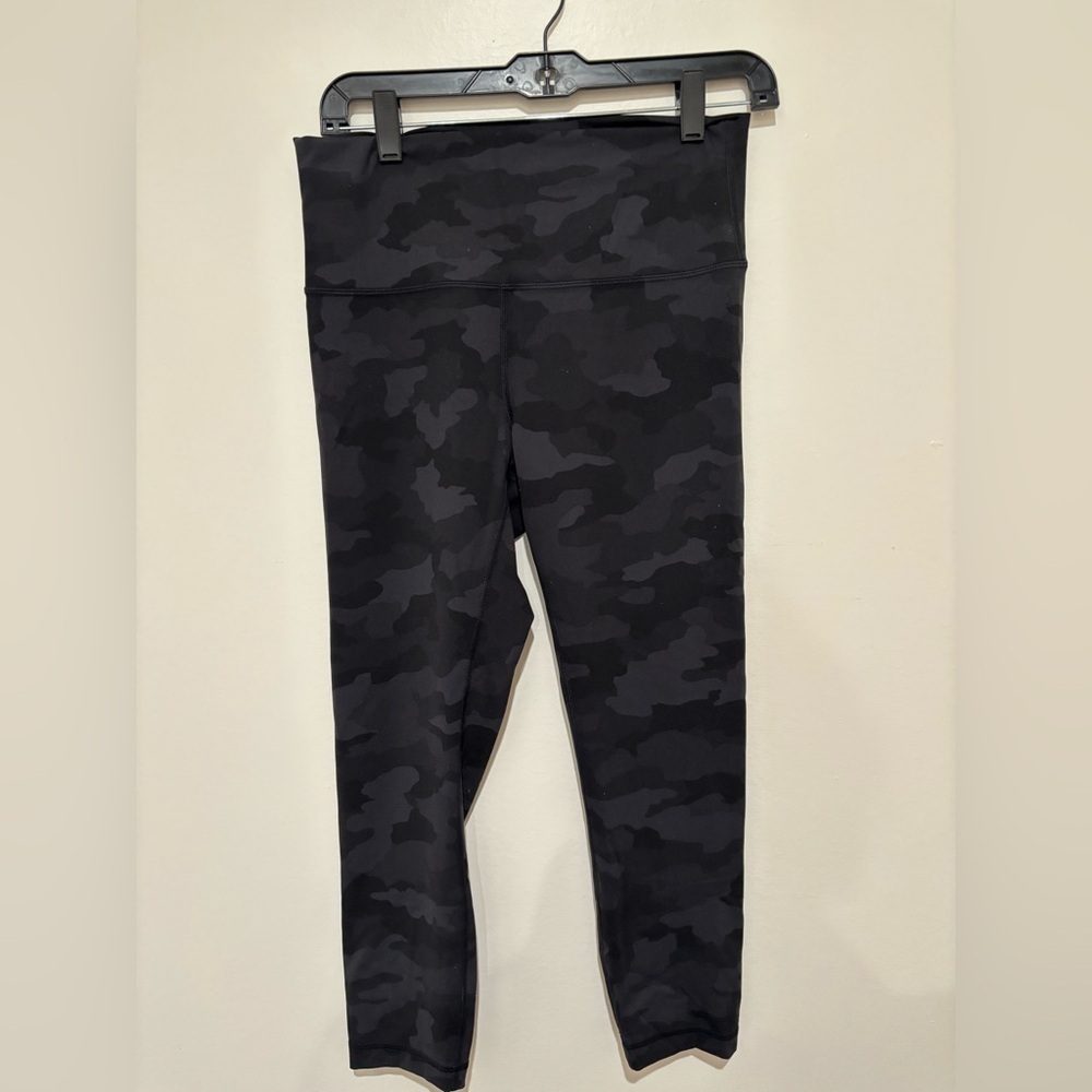 Lululemon Black Camouflage Leggings size 8